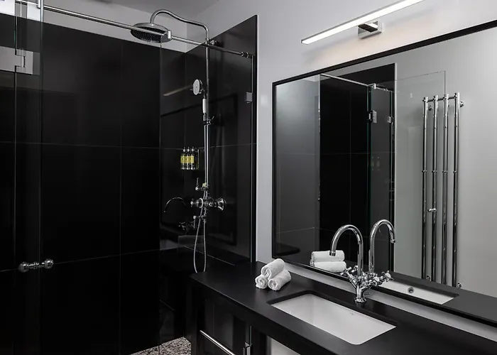 The Bridge By Little King Hotel apartamentowy 4*